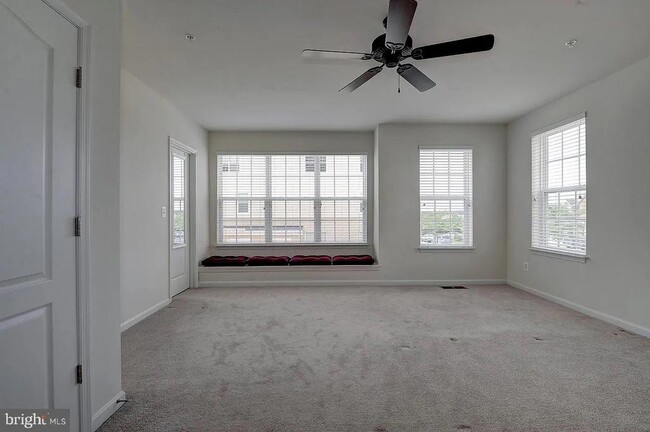 Building Photo - 42541 Highgate Terrace