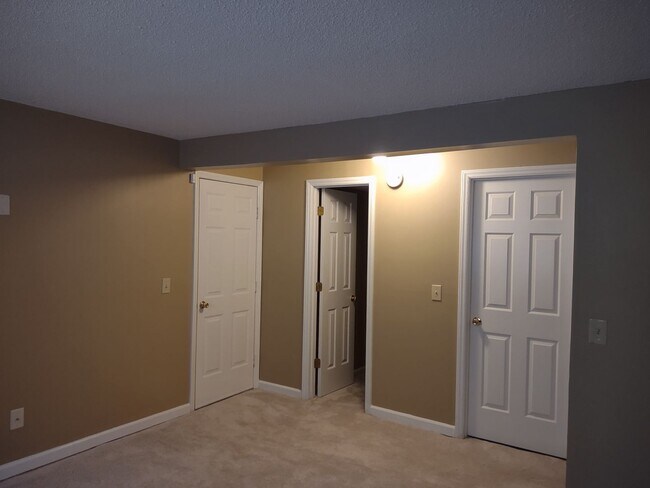 Building Photo - 202 Hookston Way