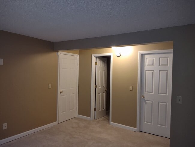 Building Photo - Lovely Upgraded Tri Level Home in Irmo!