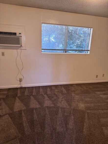 Building Photo - 36 El Basset Ct