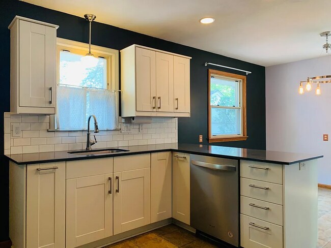 Building Photo - 4916 Wisconsin Ave N