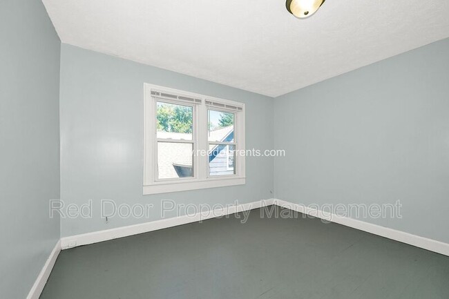 Building Photo - 601 N Sherman Dr