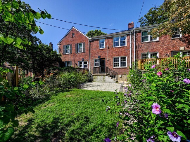 Building Photo - 111 Stanmore Rd