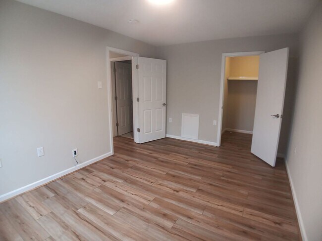 Building Photo - Blacksburg, 2 BR / 1 BA Available August 7th, 2026.