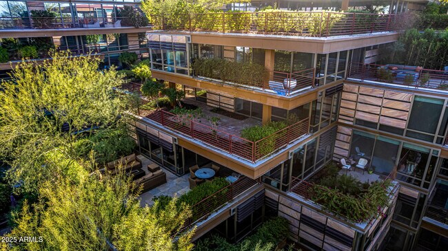 Building Photo - 7117 E Rancho Vista Dr
