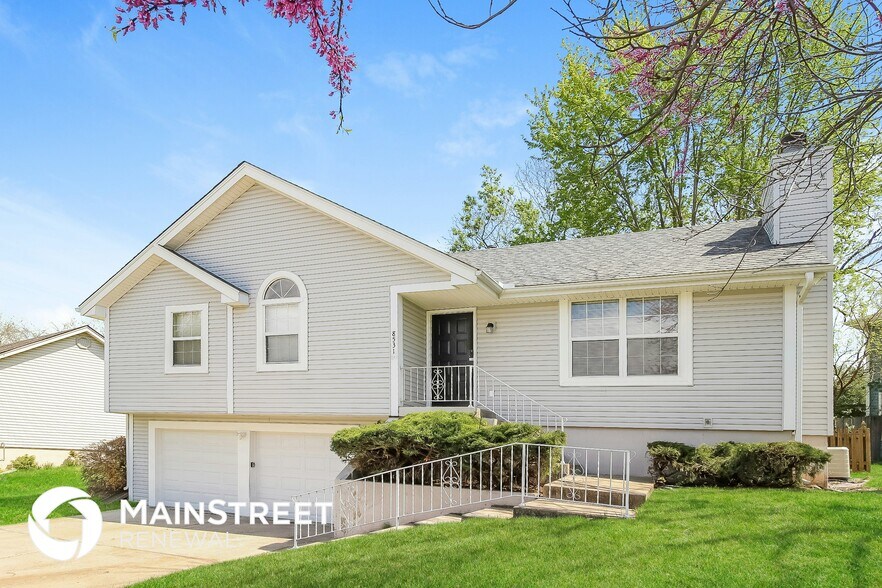 Primary Photo - 8531 N Rhode Ave