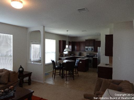 Building Photo - Spacious 3/2.5 in Cibolo