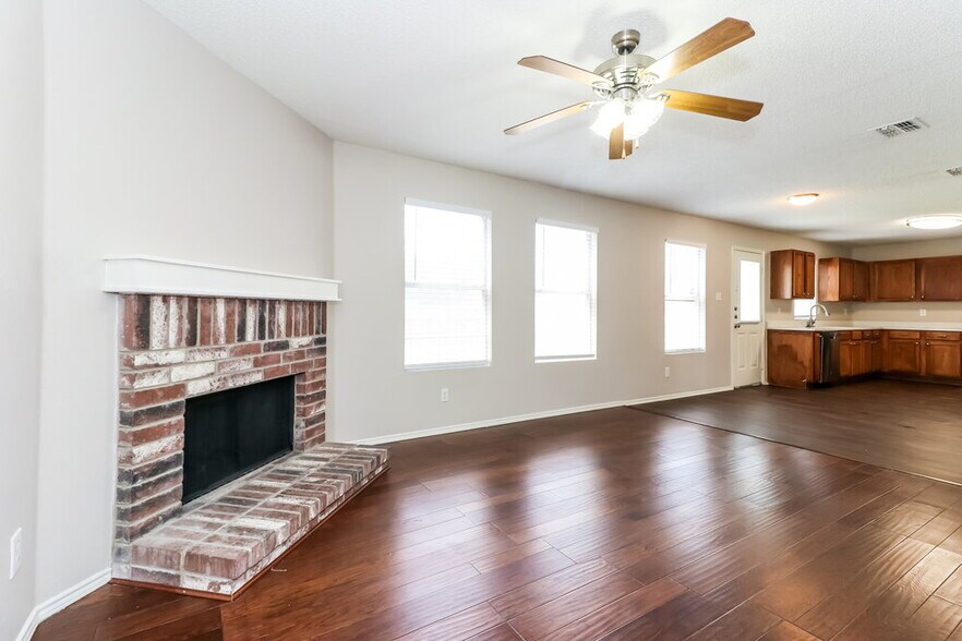 Building Photo - 8750 Gray Fox Ct
