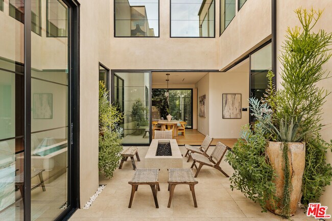 Building Photo - 11937 Addison St