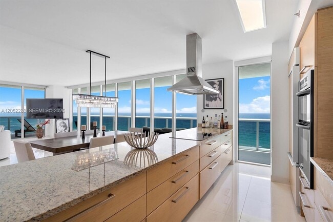 Building Photo - 1830 S Ocean Dr