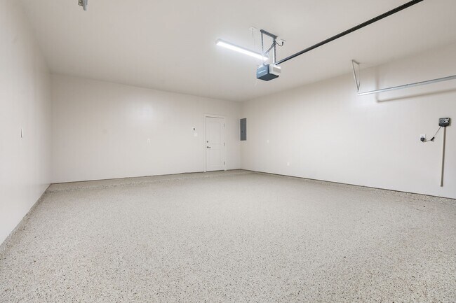 Building Photo - 2934 Whitman Dr