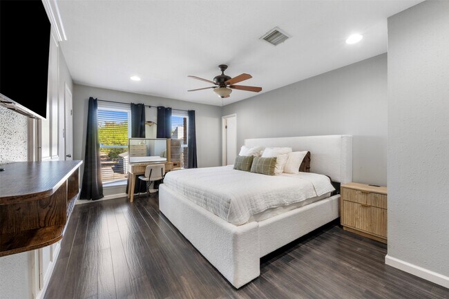 Building Photo - 768 Worthshire St