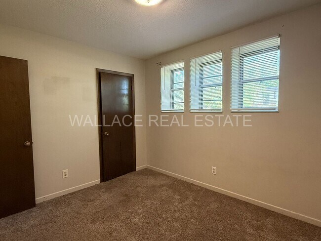 Building Photo - 4 BEDROOM HOUSE IN KINGS GATE SUBDIVISION ...