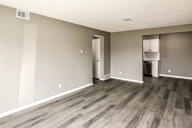 Building Photo - Fully renovated 2-bedroom apartment home available NOW!