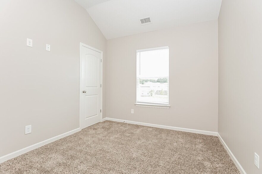 Building Photo - 1921 Stoney Meadow Dr