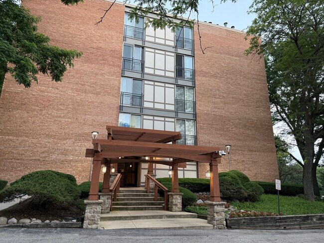 Primary Photo - 5810 Oakwood Dr
