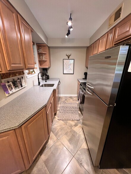 Building Photo - 4659 28th Rd S