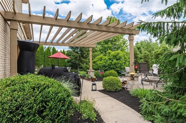 Building Photo - Immaculate Home in a Golf Course Community