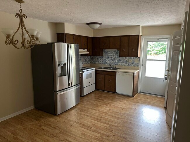 Building Photo - 415 Ridgewood Ln