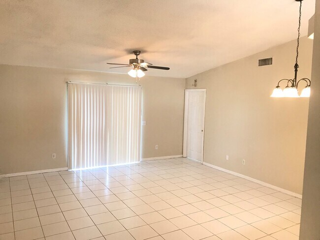 Building Photo - **COMING SOON**  3/2/2  Conveniently Located