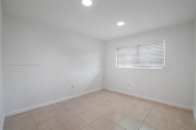 Building Photo - 7660 SW 82nd St