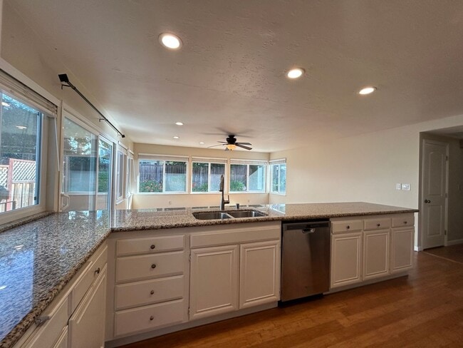 Building Photo - Sought after Concord Crossings Community 4...