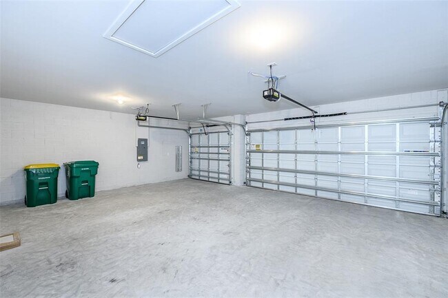 Building Photo - 25110 Alcazar Dr