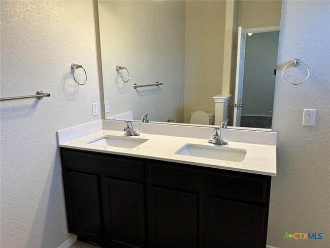 Building Photo - 6400 Treiber Dr