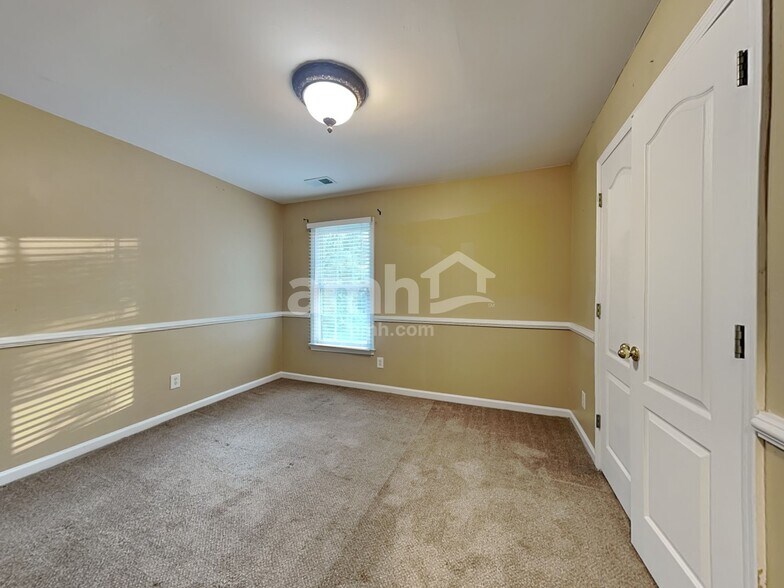 Building Photo - 1701 Hillside Bend Xing