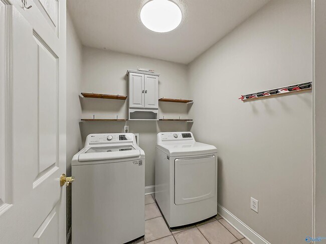 Building Photo - 93 Manor House Dr