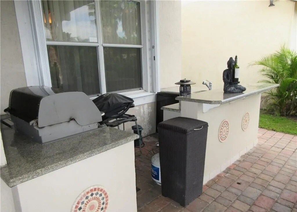 Building Photo - 9748 NW 1st Mnr