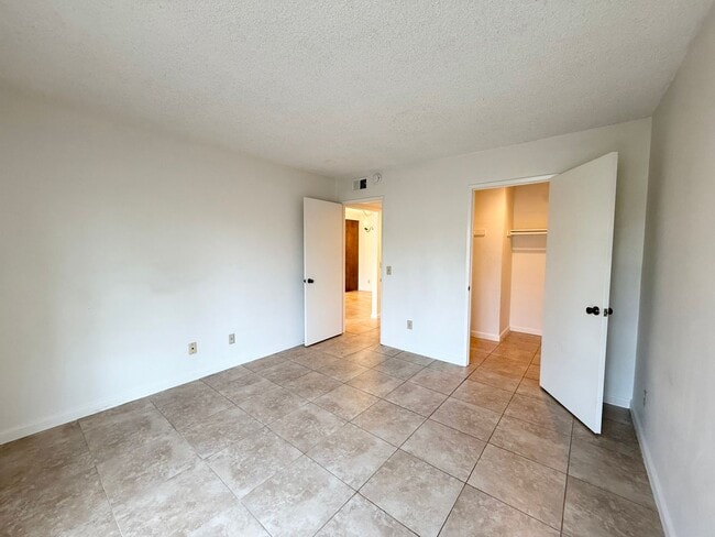 Building Photo - Charming 1 Bed 1 Bath in a gated community