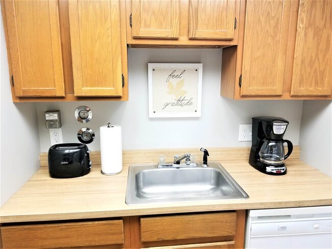 Building Photo - 803 Cocheco Ct