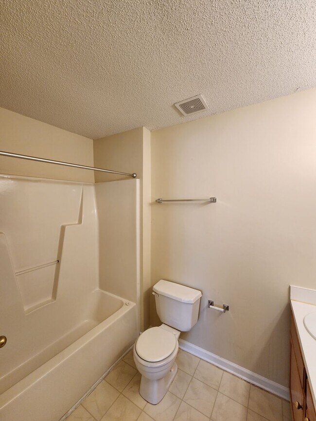 Building Photo - Comfortable 3BD, 2.5BA North Raleigh Townhome with HOA Amenities