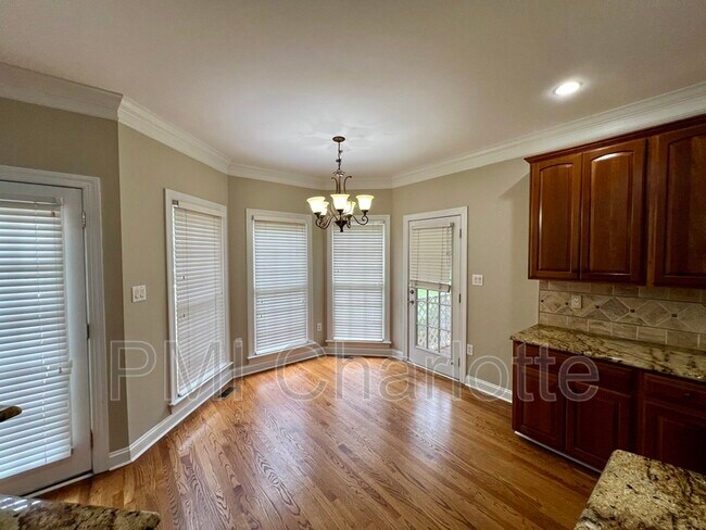 Building Photo - 4432 Shannamara Dr