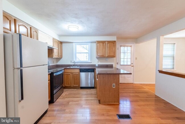 Building Photo - 12136 Bentridge Pl