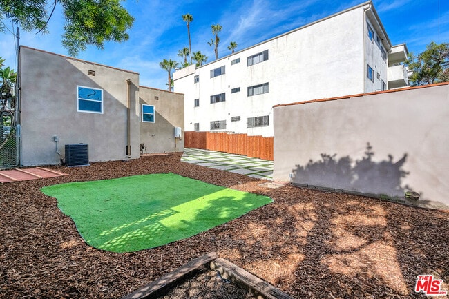 Building Photo - 1450 Reeves St