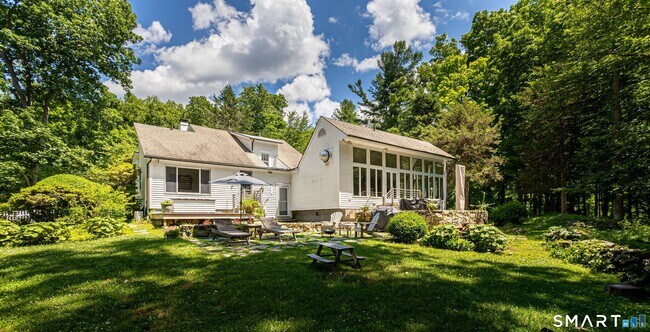 Building Photo - 896 Westport Rd