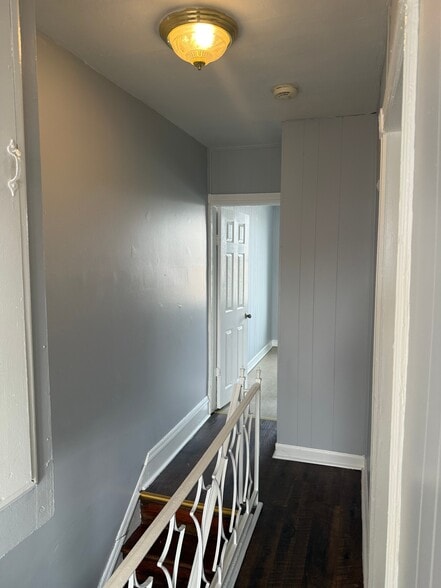 Building Photo - 5753 N Beechwood St