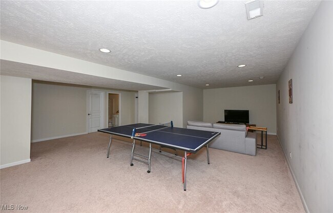 Building Photo - 4816 Lake View Dr