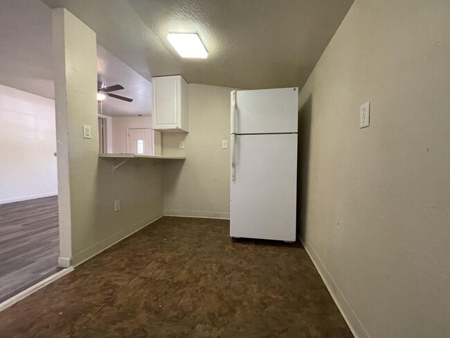 Building Photo - 524 W 1st Ave