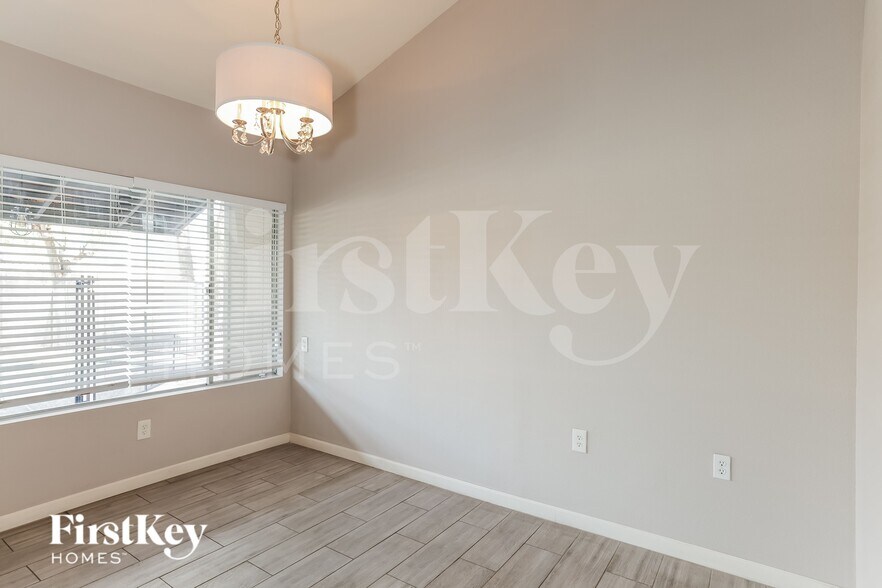 Building Photo - 4426 W Crocus Dr