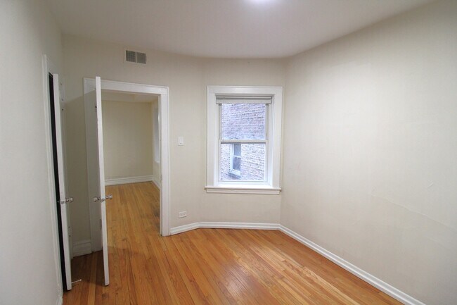 Building Photo - 6307 N Mozart St