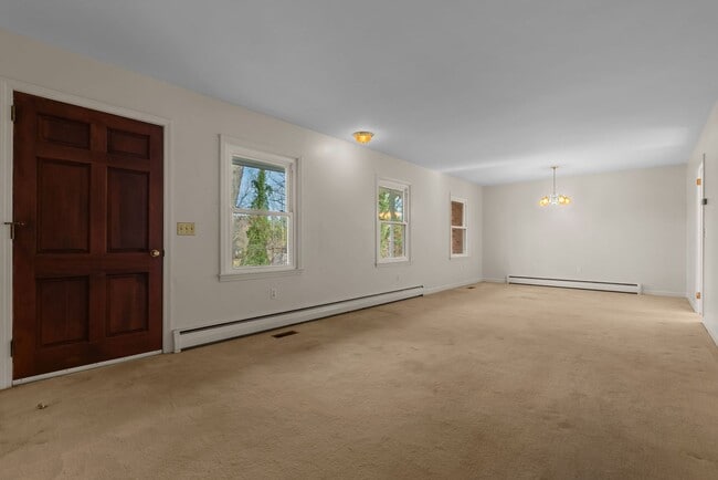 Building Photo - Charming 3-bedroom, 2-bath traditional home situated less than two miles from Clemson University!