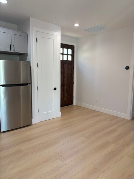 Building Photo - 18812 Pendergast Ave