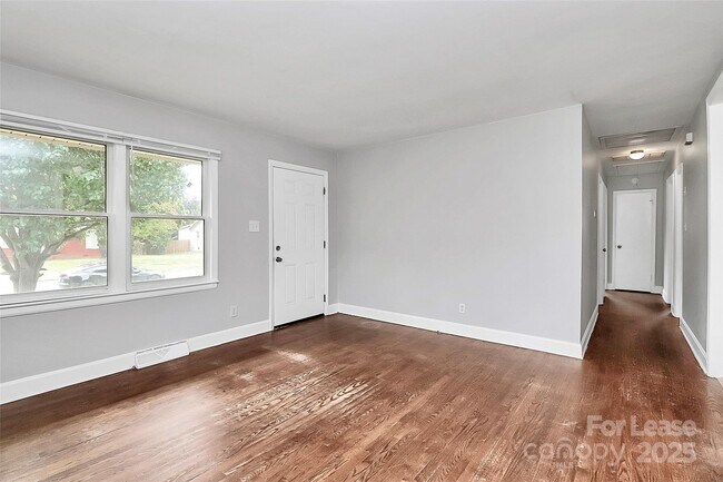 Building Photo - 4808 Brooktree Dr