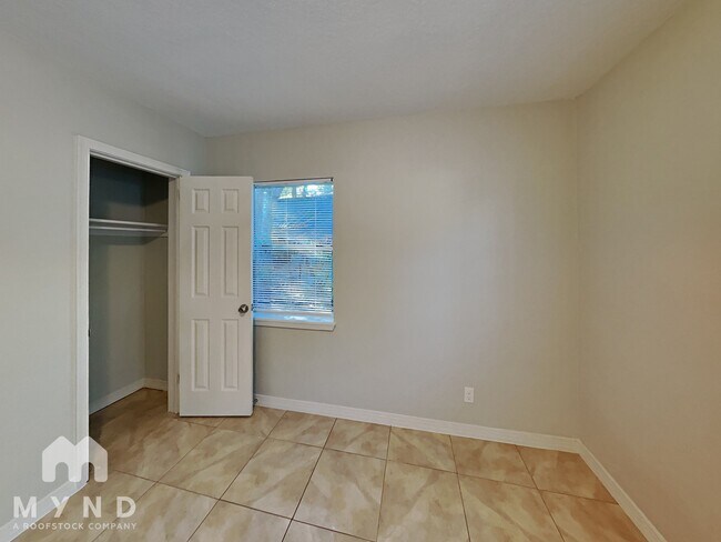 Building Photo - 2033 Allandale Cir E