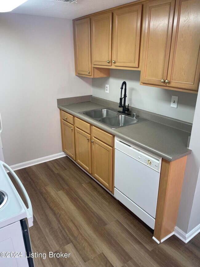 Building Photo - 2709 Grinstead Dr