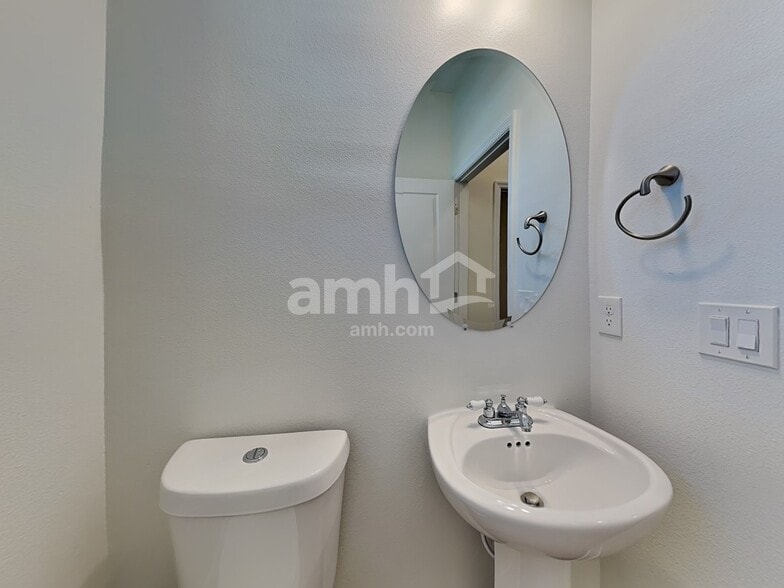 Building Photo - 1321 Mount Logan Dr