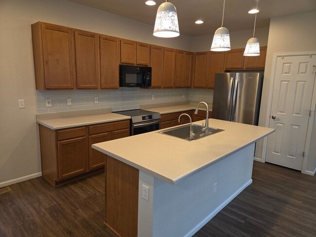 Building Photo - Modern Comfort in a Prime Location – 3 Bed / 2.5 Bath Home in Denver!